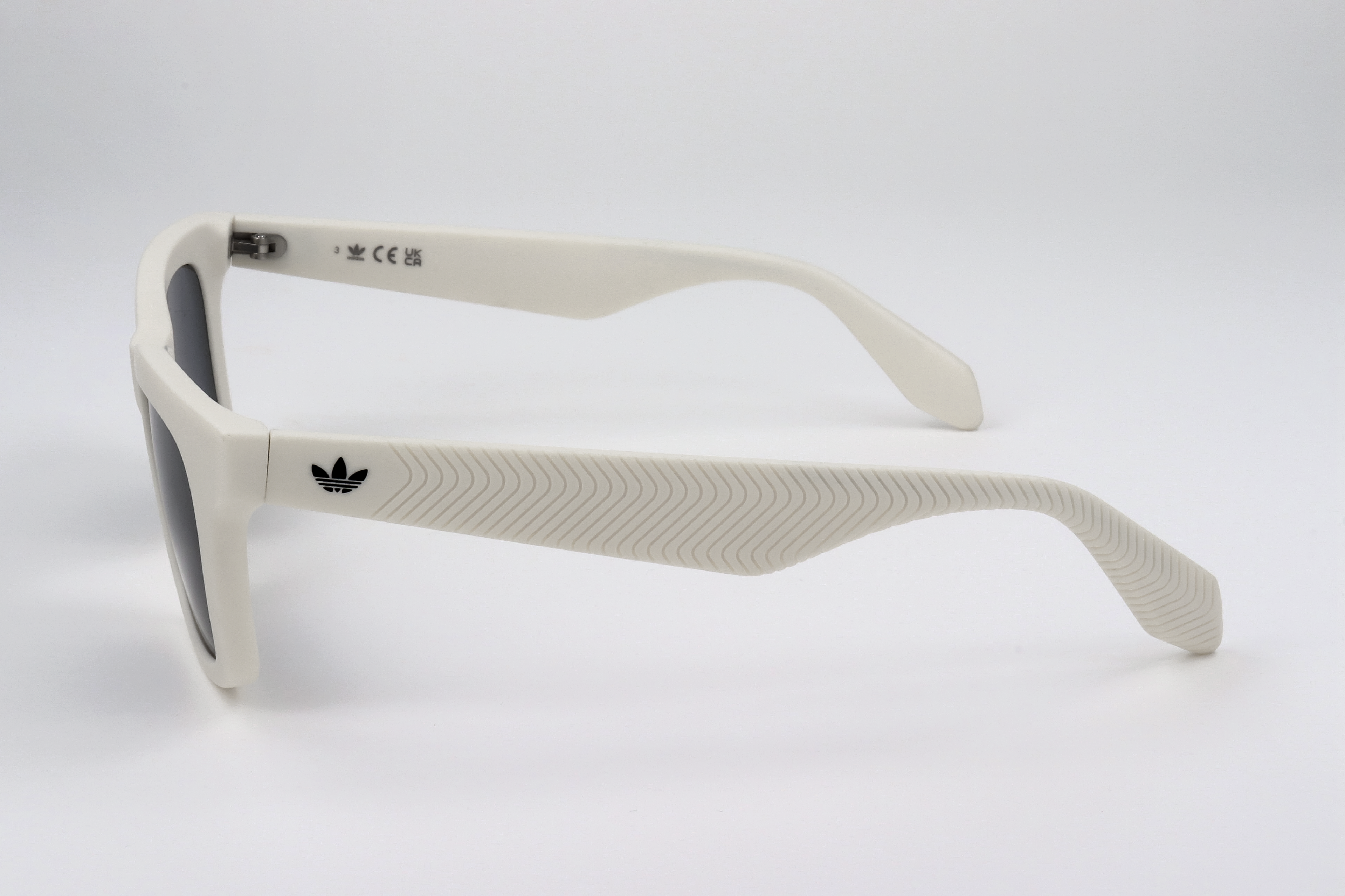 WHITE variant third image